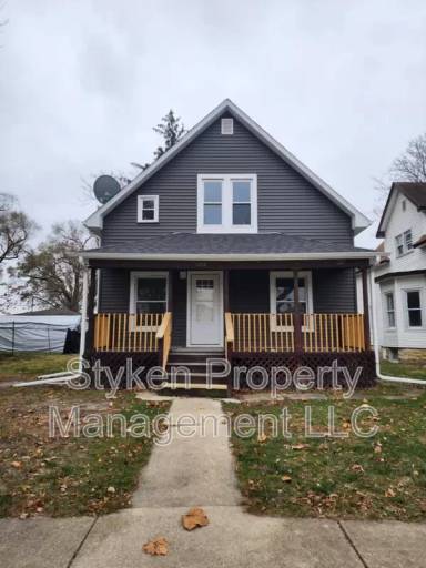 Main picture of 1350 E Chestnut St