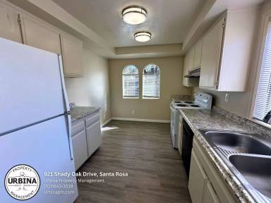 Main picture of 921 Shady Oak Dr