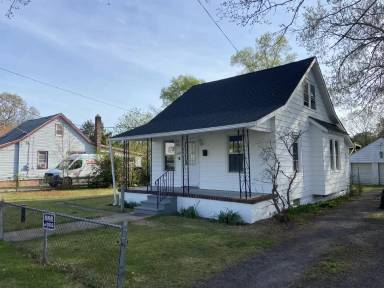 Main picture of 1100 S 2nd St
