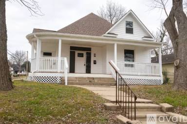Main picture of 2501 E 5th Ave