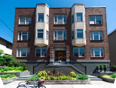 Main picture of Carlyle Apartments