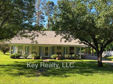 Main picture of 108 Lake Dr