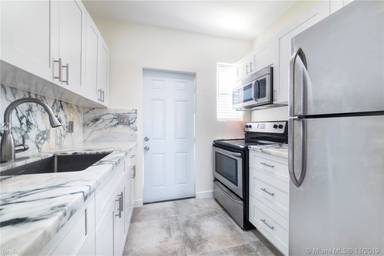 Main picture of 7975 Crespi Blvd