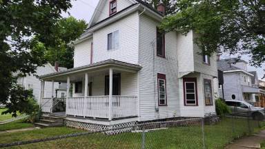 Main picture of 1015 Washington St