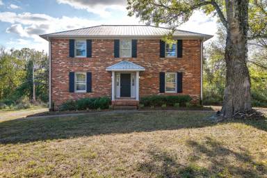 Main picture of 1023 Chickasaw Trl