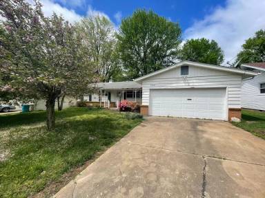 Main picture of 2221 S Virginia Ave