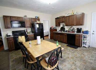 Main picture of 79 Ring St