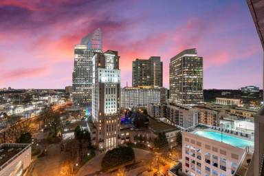 Main picture of Realm Condominiums