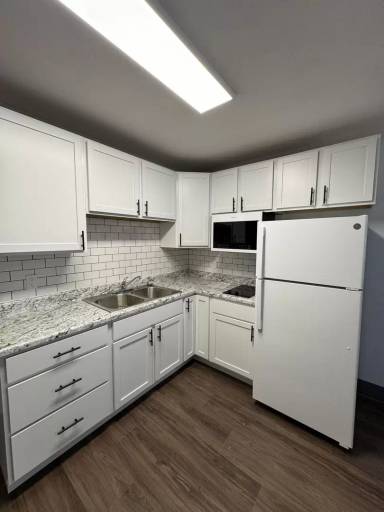 Main picture of 102 S Main St