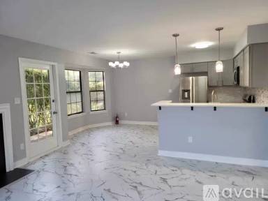 Main picture of 28 Lear Ct