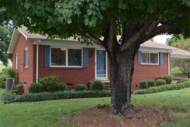 Main picture of 211 S Church St