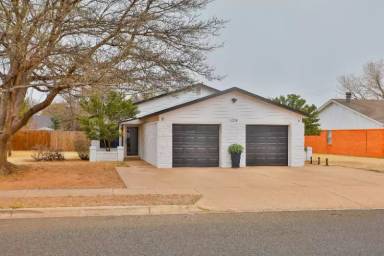 Main picture of 5204 96th St