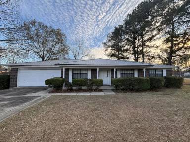 Main picture of 305 Sequoyah Dr