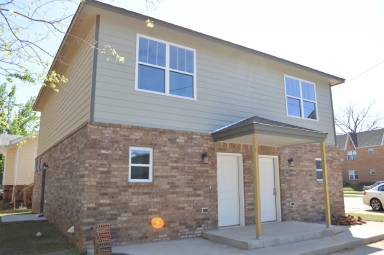 Main picture of 134 W Elm Ave