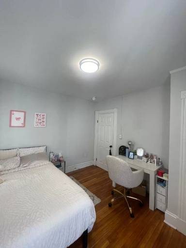 Main picture of 451 New Park Ave