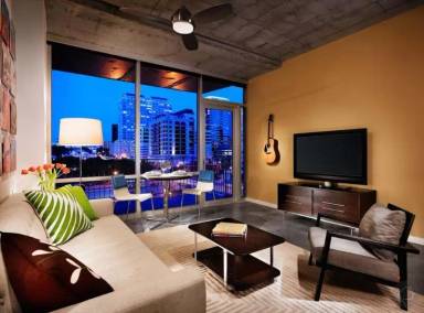 Main picture of 500 W 2nd St