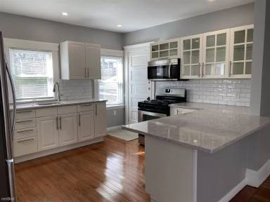 Main picture of 122 Tyndale St