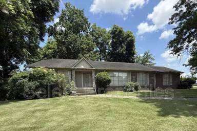 Main picture of 200 W Cherry Ave