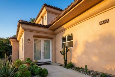 Main picture of 1001 Chino St