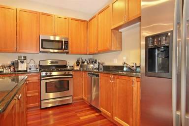 Main picture of 1449 N Wicker Park Ave