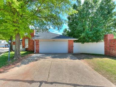Main picture of 601 36th Ave NW