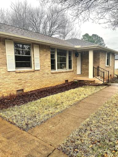 Main picture of 7613 Saxon Dr SW