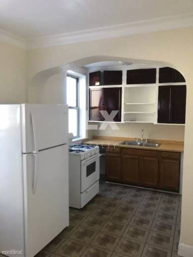 Main picture of 5119 W Montrose Ave