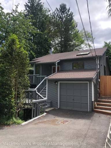 Main picture of 2545 NE 95th St