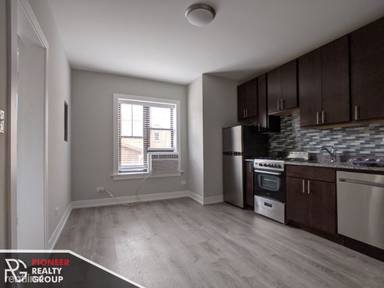 Main picture of 429 W Belden Ave