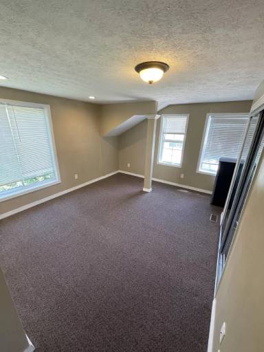 Main picture of 337 W 32nd St