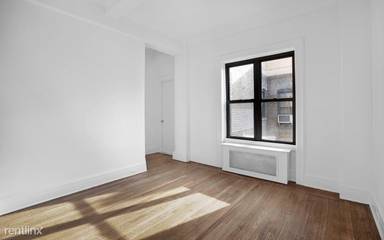 Main picture of 19 W 69th St