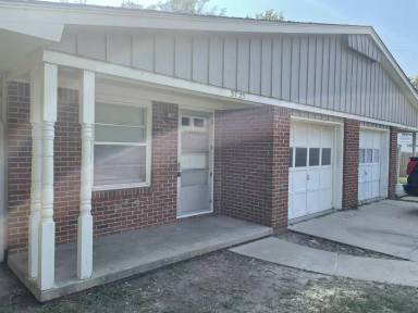 Main picture of 3723 W 1st Ct N