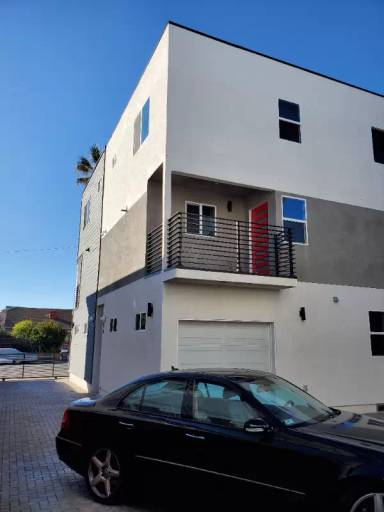 Main picture of 4461 1/2 Rosewood Ave