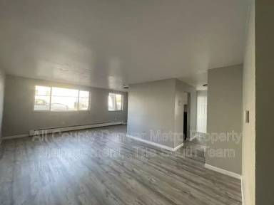 Main picture of 1590 Clinton St