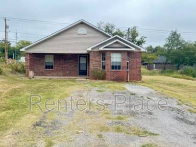 Main picture of 713 N Main St