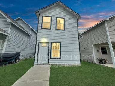 Main picture of 16680 E Ivanhoe