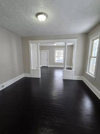 Main picture of 295 Mason Ave