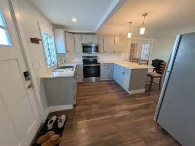 Main picture of 235 Bremer St