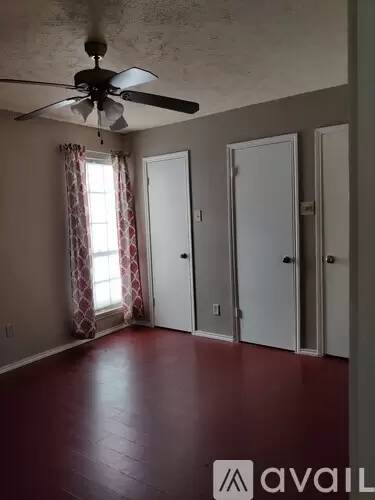 Main picture of 7621 McCallum Blvd