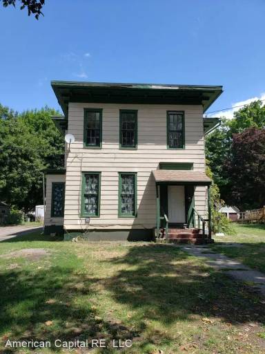 Main picture of 1302 Lake St