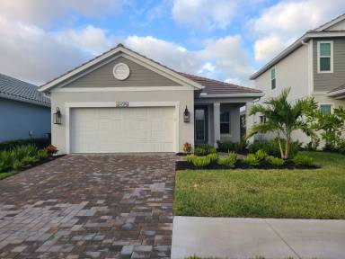 Main picture of 4596 Centaurus Cir