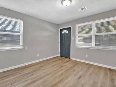 Main picture of 760 Richmond Ave