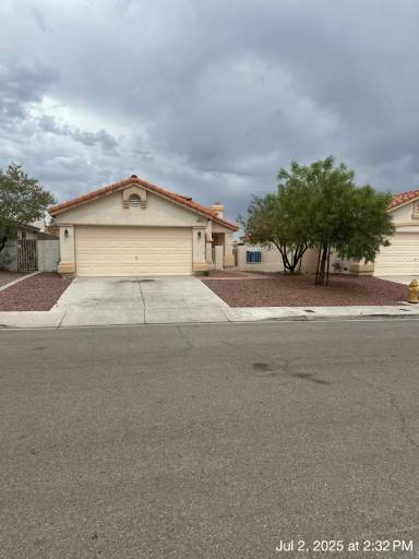 Main picture of 3832 Lilaz Haze St