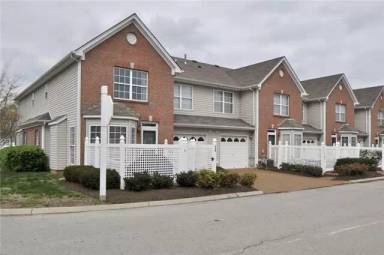 Main picture of 400 Bembridge Ln