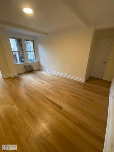 Main picture of 25 E 10th St