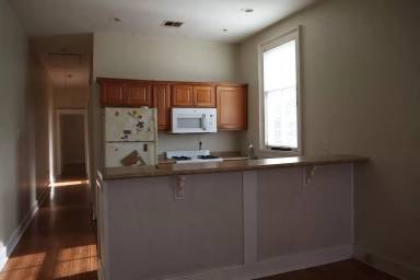 Main picture of 438 S Hennessey St