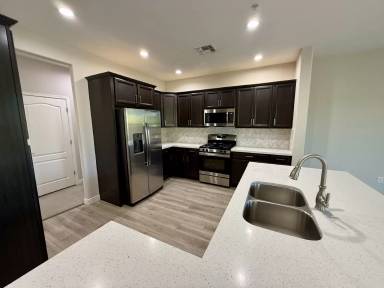 Main picture of 2425 W Bronco Butte Trl