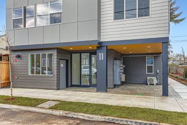 Main picture of 11 NE 55th Ave