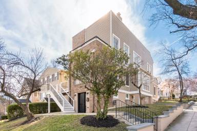 Main picture of 2628 22nd St NE