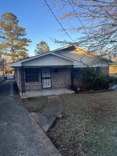 Main picture of 2804 Dowell Ave SW